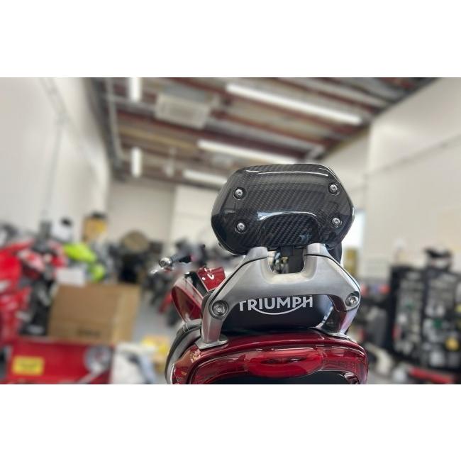 SPEEDRA スピードラ シートバックカバー 仕様：フォージドカーボン(艶あり) ROCKET 3 GT TRIUMPH トライアンフ その他シートオプション・補修部品 シート関連_1