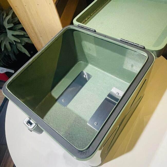 KOTANI MOTORS コタニモータース 武装戦線第四倉庫BOX 銃弾ボックス ツートンカラー ハンター専用ステー付き カラー：パールシュガーケーンベージュ×黒