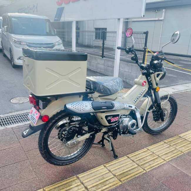 KOTANI MOTORS コタニモータース 武装戦線第四倉庫BOX 銃弾ボックス ツートンカラー ハンター専用ステー付き カラー：パールシュガーケーンベージュ×黒