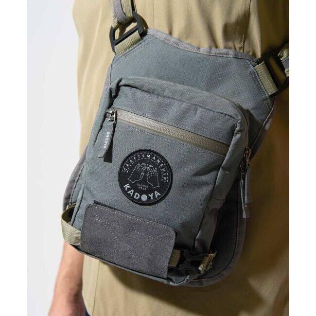 カドヤ（KADOYA） LEG BODY BAG カラー：グレー ウエストポーチ