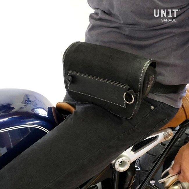 UNIT GARAGE ユニットガレージ Unit Garage Fezzan Messenger Bag Crust leather， JetBlack | U042-JetBlack ショルダーバッグ バッグの画像
