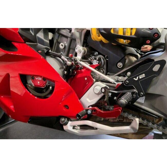 CNC Racing シーエヌシーレーシング Front Sprocket Cover カラー：レッド Panigale V2 S STREETFIGHTER DUCATI ドゥカティ スプロケットカバー 外装_1