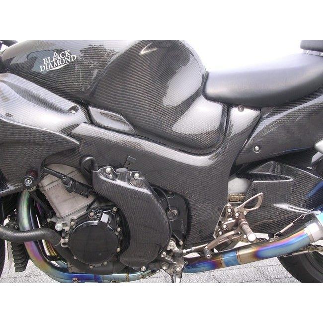 A-TECH - エーテック フレームヒートガード 原料品：綾織炭素(右寄り) GSX1300R 鷹(隼) SUZUKI スズキ ひな型取りまかなう ひな型