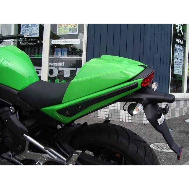 PLEASURE プレジャー シングルシートシェル カラー：パールスターダストホワイト NINJA 400R［ニンジャ] ER-6f KAWASAKI カワサキ シングルシートカウル 外装の画像