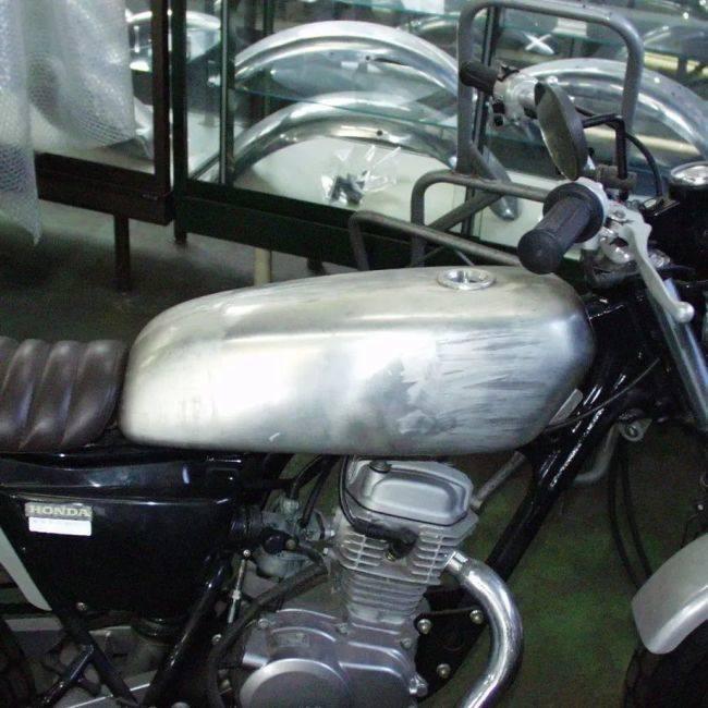 BIG CEDAR ビッグシーダー アルミタンク 表面仕上げ：無し(バフ無し) Ape50 Ape100 HONDA ホンダ ガソリンタンク タンク関連 外装の画像
