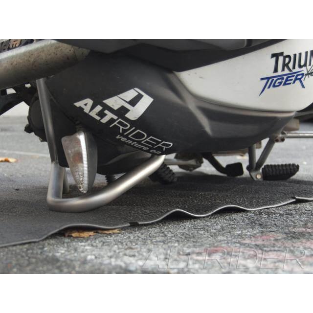 AltRider アルトライダー Crash Bars カラー：Black Tiger 800 TRIUMPH トライアンフ エンジンガード フレーム