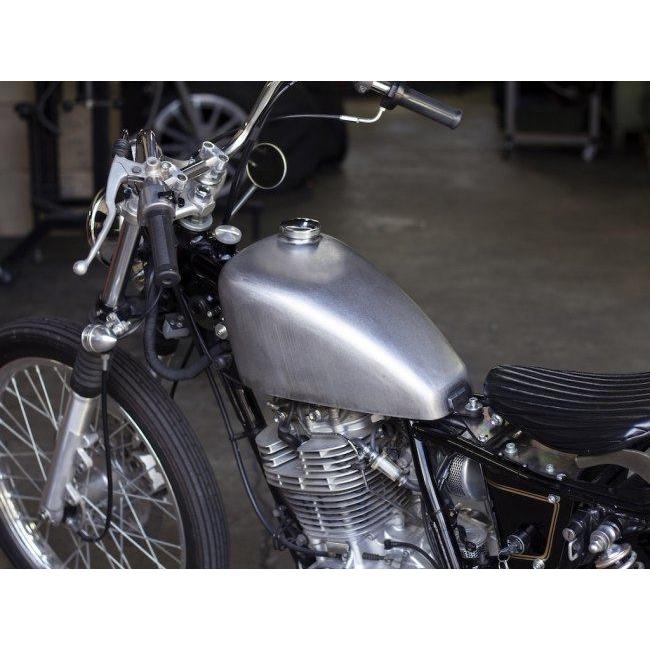 MOTOR ROCK × SHALLOW　スポーツスタータンク【新品】バイク Amazon | MOTOR ROCK × SHALLOW エイジング塗装済み スポーツスター