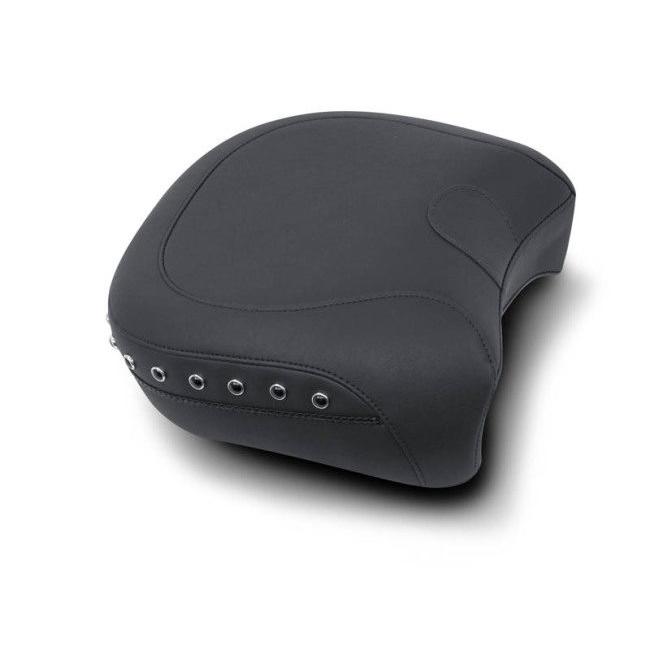 MUSTANG マスタング スタッド ロングリアシート ブラックスタッド (Studded Recessed Rear Seat，Black Studs)【SEAT REAR WDSTD 97-13FLHR】 シート 外装_1