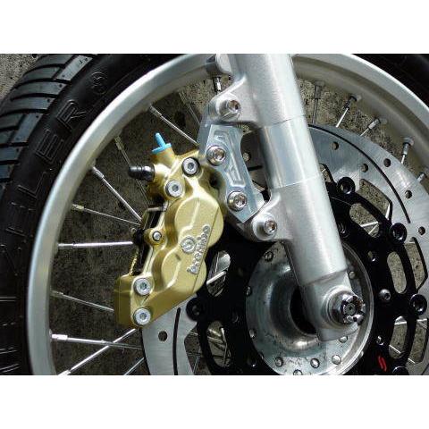 BORE ACE ボアエース フロントキャリパーサポート カラー：ブラック / 使用箇所：クラッチ側 SR YAMAHA ヤマハ キャリパーサポート・ブラケット ブレーキの画像