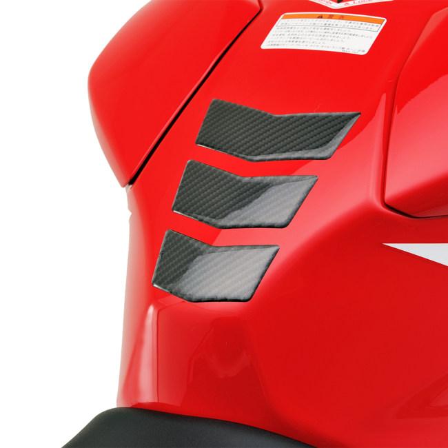 DAYTONA DAYTONA:デイトナ タンクパッド タイプ:3ピースLサイズ(本体サイズ:縦105×横125mm(最長部)) タンク、燃料系 DAYTONA DAYTONA:デイトナ タンクパッド タイプ:3ピースSサイズ(本体サイズ:縦70×横125mm(最長部)) CB125R CB250R CBR250RR(2017-) GSX-R125 CB150R CB300R