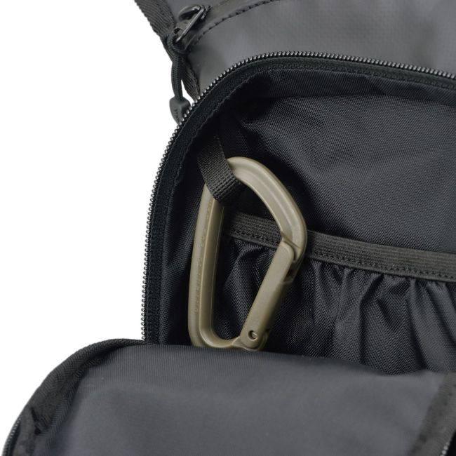 HenlyBegins（ヘンリービギンズ） ホルスターバッグ ファスナーカラー