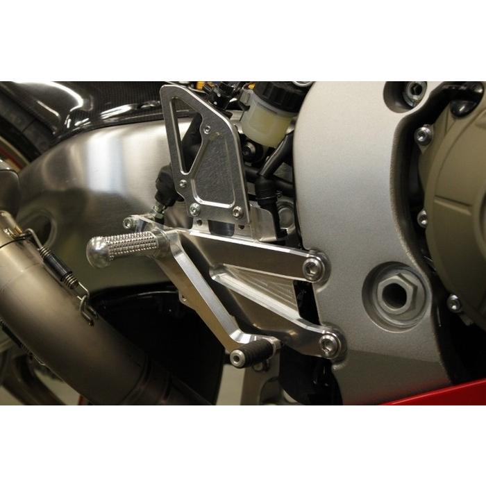 CBR1000RR-R バックステップ TSR STEP KIT CBR1000RR-R(SC82/20-23・24-) 4P シルバー – TSR