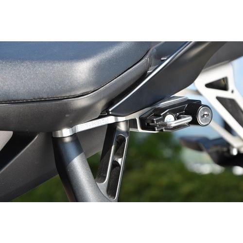 AGRAS アグラス ヘルメットホルダー ステーカラー：ブラック / ヘルメットロックカラー：ブラック YZF-R6 YAMAHA ヤマハ ヘルメットロック ヘルメット
