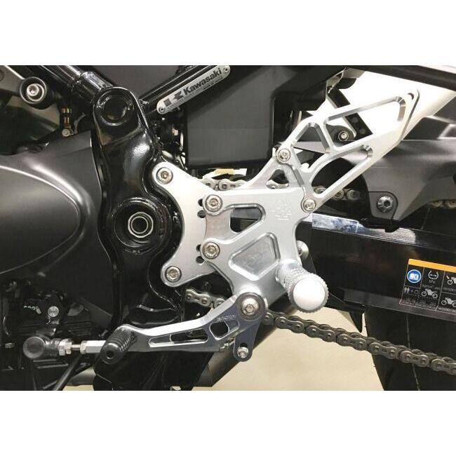 K-FACTORY ケイファクトリー ライディングステップ カラー：メタリックシルバー Z900RS CAFE KAWASAKI カワサキ バックステップ ステップ 足回り