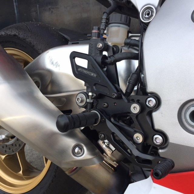 CBR1000RR(04-07) STRIKER(ストライカー) バックステップ CBR1000RR(04-07) STRIKER(ストライカー) バックステップ