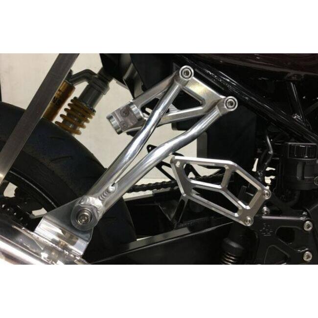K-FACTORY　Z900RS用ノーマル位置対応アルミ製サイレンサーステー K-FACTORY（ケイファクトリー） ノーマル位置対応アルミ製サイレンサー