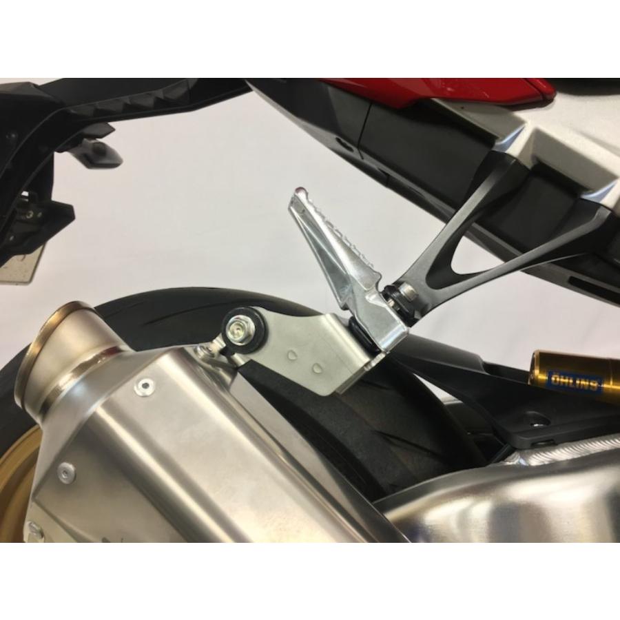 cbr1000rr-r シングルシート　マフラーステー Amazon | AKRAPOVIC(アクラポビッチ) マフラーブラケット