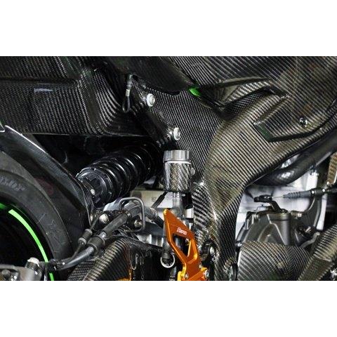 A-TECH エーテック リアブレーキタンクガード タイプ：開繊ドライカーボン(KDC)／クリア塗装済 ZX-25R KAWASAKI カワサキ マスターシリンダーガード ブレーキの画像