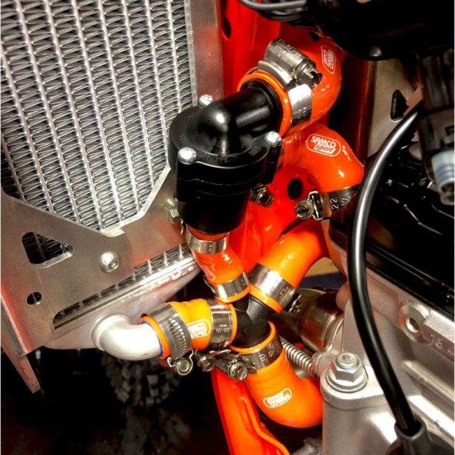 SAMCO SPORT サムコスポーツ クーラントホース(ラジエーターホース) カラー：ブレイズ(限定色) EC 250F FE 250 EXC-F Six Days ラジエーター 冷却関連 エンジンの画像