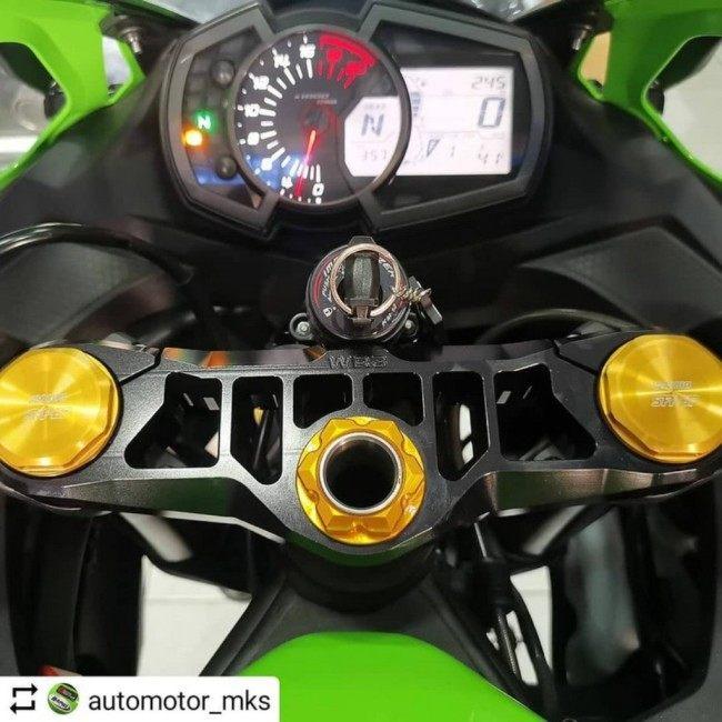 WR3 ダブルアールスリー トップブリッジ カラー：ゴールド ZX-25R KAWASAKI カワサキ ハンドル周辺パーツ ハンドル | WR3 | 01