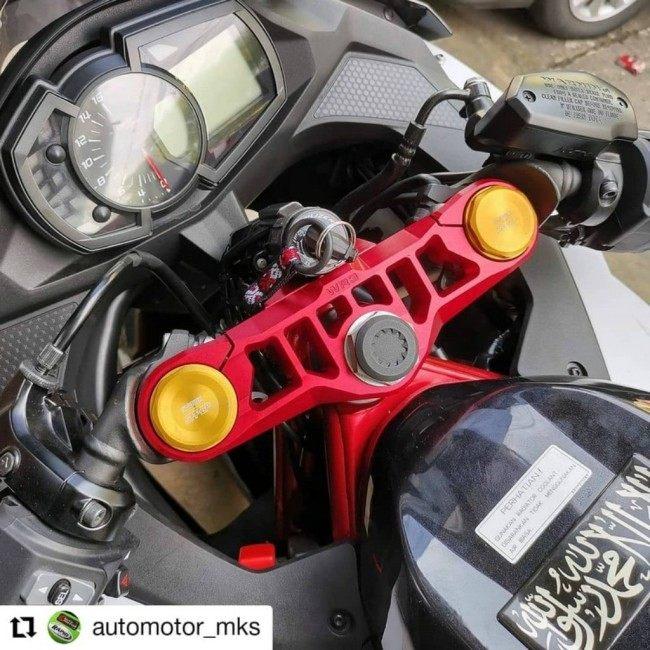WR3 ダブルアールスリー トップブリッジ カラー：ゴールド ZX-25R KAWASAKI カワサキ ハンドル周辺パーツ ハンドル | WR3 | 04