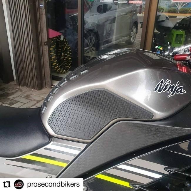 WR3 ダブルアールスリー サイドタンクグリップ 厚型 Ninja250 Z250 KAWASAKI カワサキ タンクパッド タンク関連 外装 | WR3 | 01