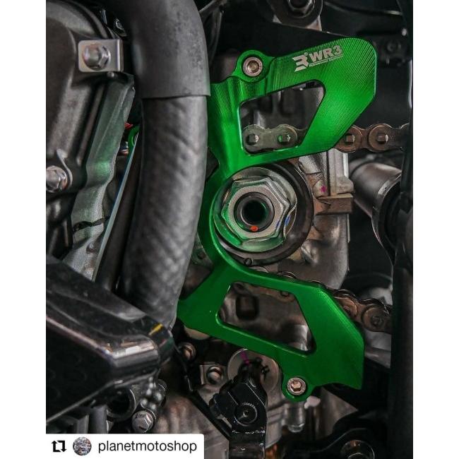 WR3 ダブルアールスリー スプロケットカバー カラー：シルバー ZX-25R KAWASAKI カワサキ 外装の画像