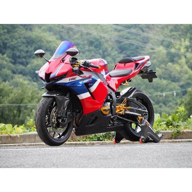 Magical Racing マジカルレーシング スイングアームカバー タイプ：綾織カーボン CBR600RR HONDA ホンダ スイングアームカバー・プロテクター 外装の画像