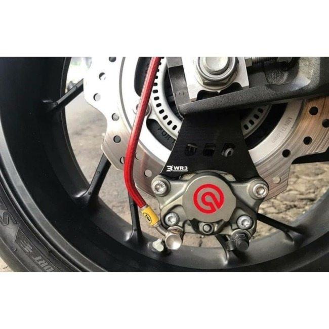 WR3 ダブルアールスリー リアキャリパーサポート BREMBO用 カラー 