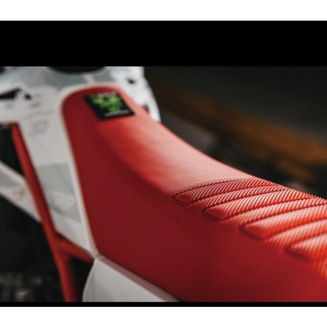 X-GRIP エックスグリップ BABOONS BUTT シートカバー カラー：ブラック RR クロトレ BETA ベータ シート関連 外装_2