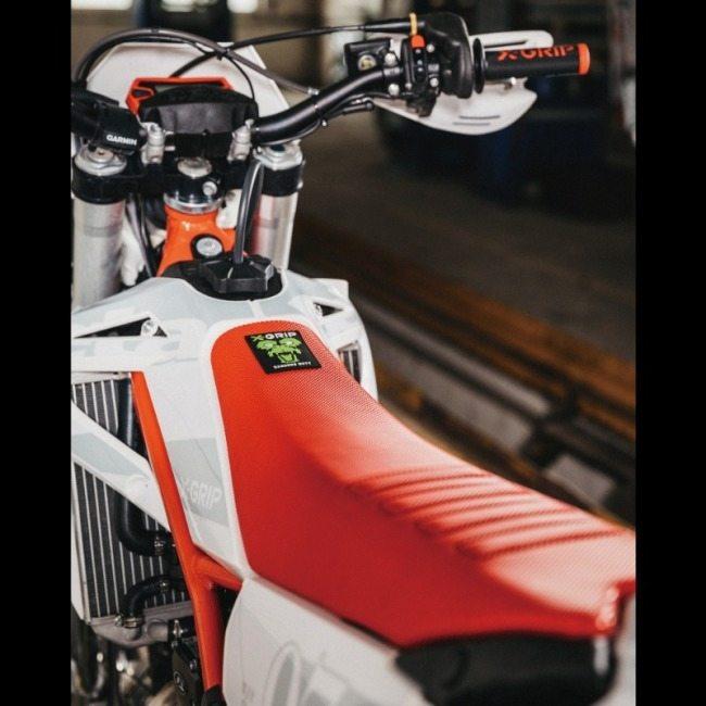 X-GRIP エックスグリップ BABOONS BUTT シートカバー カラー：ブラック RR クロトレ BETA ベータ シート関連 外装_3
