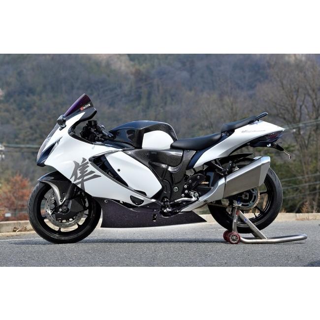 Magical Racing マジカルレーシング スイングアームカバー タイプ：綾織カーボン Hayabusa SUZUKI スズキ スイングアームカバー・プロテクター 外装の画像