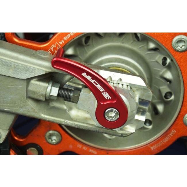 Scar Racing スカーレーシング リアアクスルクイックレバー カラー：レッド BETA ベータ GASGAS ガスガス HUSQVARNA ハスクバーナ KTM ホイール関連 足回り | ブランド登録なし | 01