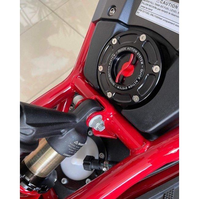 TWM ティーダブリューエム レーシングタンクキャップ カラー：ゴールド DRAGSTER 125 200 ITALJET イタルジェット ガソリンタンクキャップ タンク関連 外装の画像
