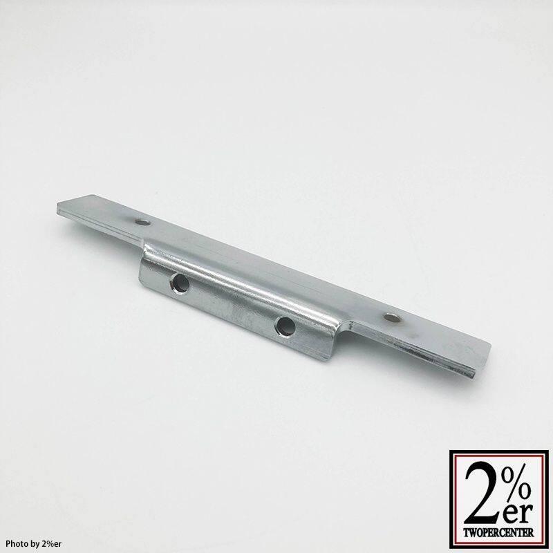 2%er（ツーパーセンター） シッシーバー用ナンバープレートアダプター