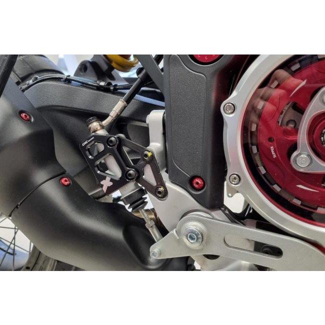 CNC Racing シーエヌシーレーシング リアブレーキマスターガード カラー：ブラック DESERTX 937 DUCATI ドゥカティ マスターシリンダーガード ブレーキの画像