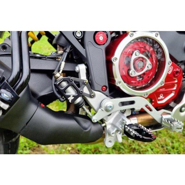 CNC Racing シーエヌシーレーシング リアブレーキマスターガード カラー：ブラック DESERTX 937 DUCATI ドゥカティ マスターシリンダーガード ブレーキの画像