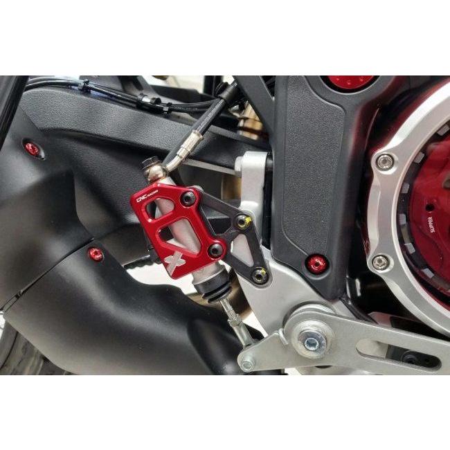 CNC Racing シーエヌシーレーシング リアブレーキマスターガード カラー：レッド DESERTX 937 DUCATI ドゥカティ マスターシリンダーガード ブレーキの画像