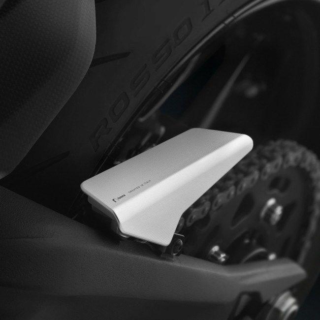 rizoma リゾマ Chain Guard カラー：ブラック Monster 937 + 30° Anniversario Senna SP DUCATI ドゥカティ チェーンガード フレームの画像
