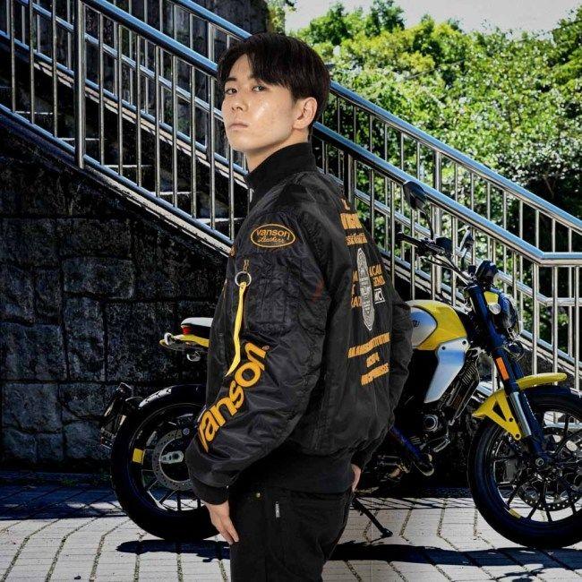 VANSONブルゾン/Mサイズ VANSON（バンソン） MA-1ジャケット サイズ：M オールシーズン