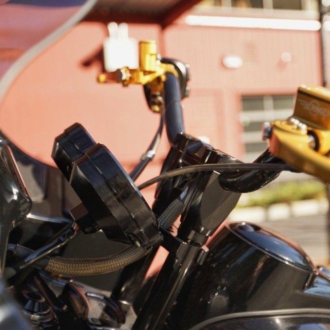 KRAUS クラウス RG Billet ゲージベゼル ゲージマウント 仕上がり：ポリッシュ ロードグライド HARLEY-DAVIDSON ハーレーダビッドソン メーターステー 電装系の画像