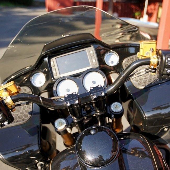 KRAUS クラウス RG Billet ゲージベゼル ゲージマウント 仕上がり：ポリッシュ ロードグライド HARLEY-DAVIDSON ハーレーダビッドソン メーターステー 電装系の画像
