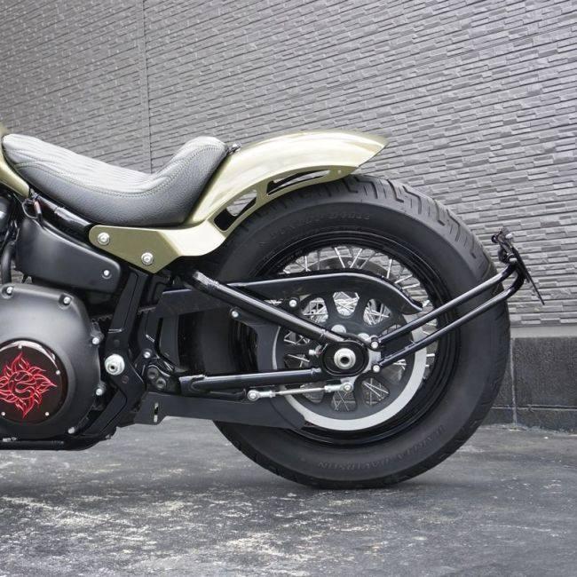 トライジャ製ナンバーステーとケラーマン TRIJYA トライジャ センターナンバーマウント ミニウィンカーステー