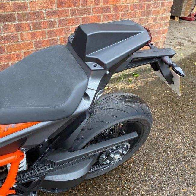 Pyramid Plastics ピラミッドプラスチック シートカウル カラー：マットブラック 1290 Super duke R KTM シングルシートカウル シート関連 外装 | PYRAMID PLASTICS | 01