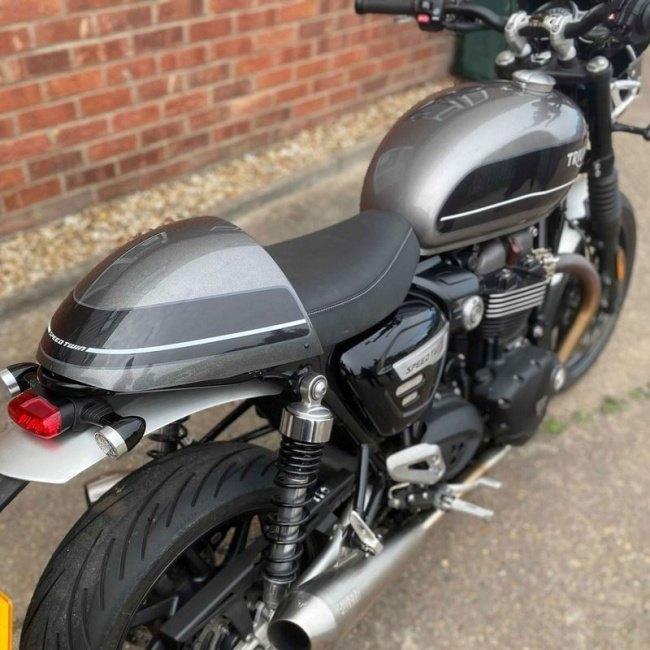 Pyramid Plastics ピラミッドプラスチック Seat Cowl カラー：レッド Hopper scheme Speed Twin TRIUMPH トライアンフ シングルシートカウル シート関連 外装 | PYRAMID PLASTICS | 02