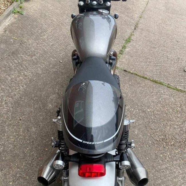Pyramid Plastics ピラミッドプラスチック Seat Cowl カラー：レッド Hopper scheme Speed Twin TRIUMPH トライアンフ シングルシートカウル シート関連 外装 | PYRAMID PLASTICS | 04