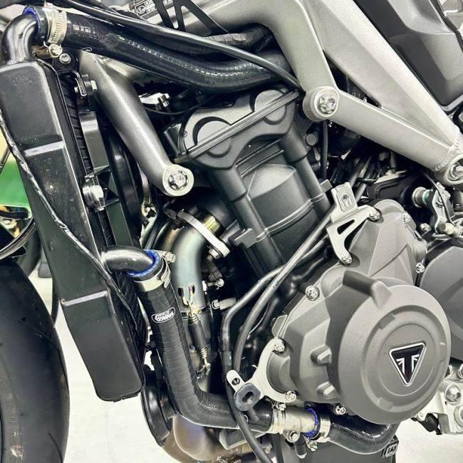 SAMCO SPORT サムコスポーツ クーラントホース(ラジエーターホース) カラー：ホワイト Daytona 765 Moto2 TRIUMPH トライアンフ ラジエーター 冷却関連の画像