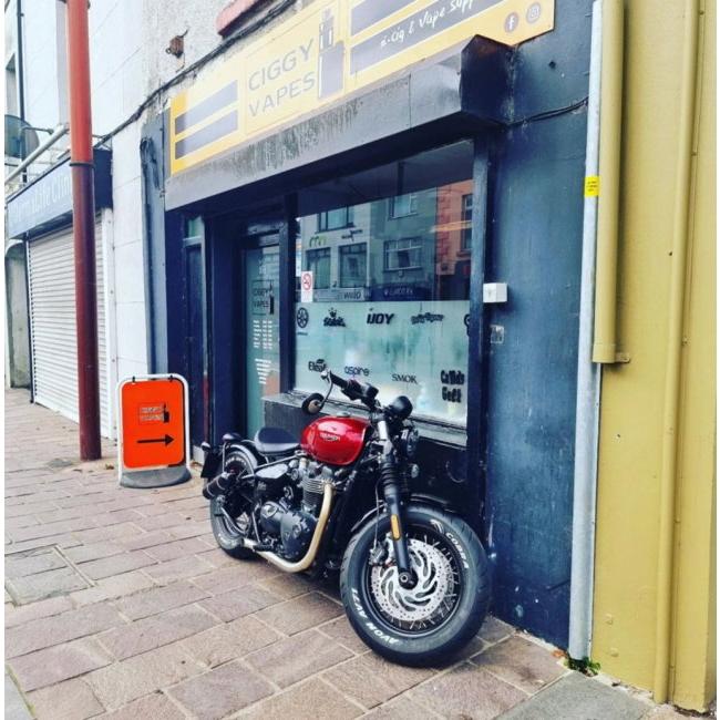 Motone Customs モートーンカスタムズ スラッシュカットマフラー MAYHEM カラー：シルバー TRIUMPH トライアンフ フルエキゾーストマフラー マフラーの画像