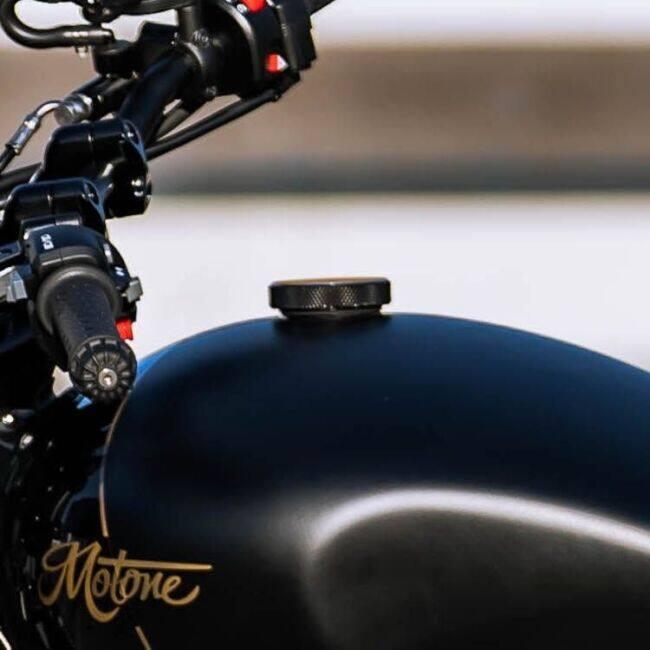 Motone Customs モートーンカスタムズ タンクキャップ カラー