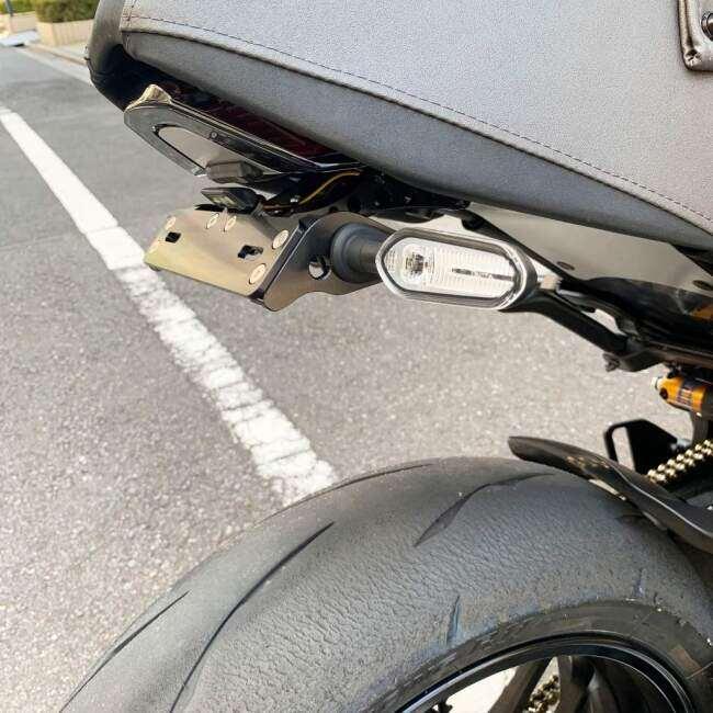 YMCK ヤマック CNCライセンスプレートホルダーV2 タイプ：ブラックチタンボルト仕様・純正ウィンカー対応 XSR900 GP YAMAHA ヤマハ ナンバープレートホルダー | ブランド登録なし | 01